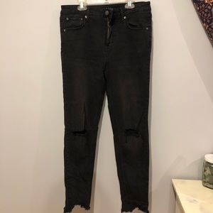 Ripped knee black skinny jeans